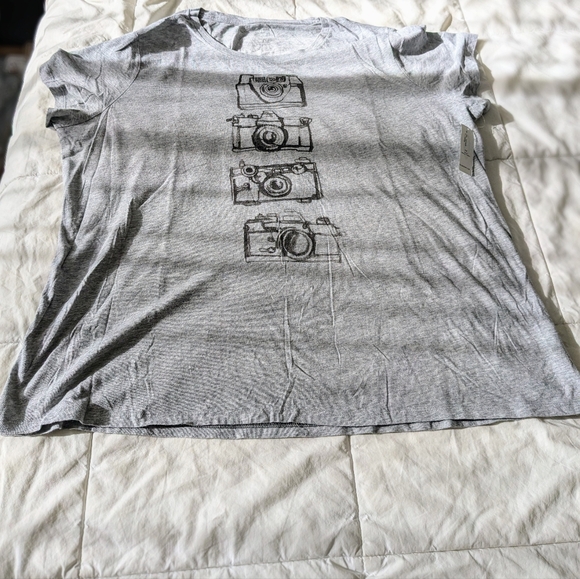 NWT Old Navy vintage camera print, short sleeve tee 2xl - Picture 2 of 10
